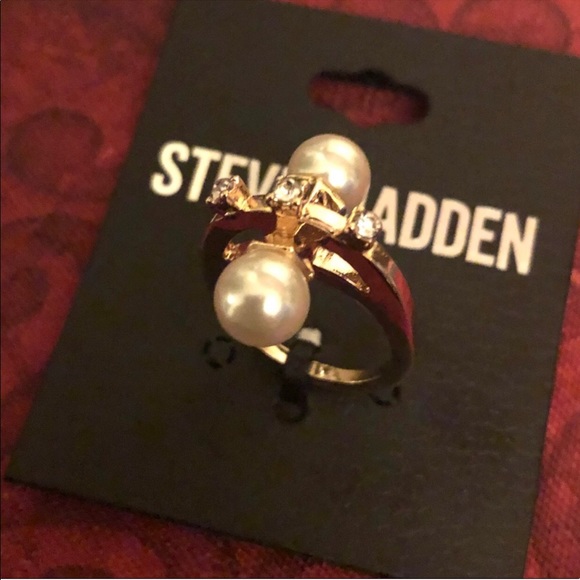 😁Steve Madden Pearl and Clear Stone Ring - Picture 4 of 6